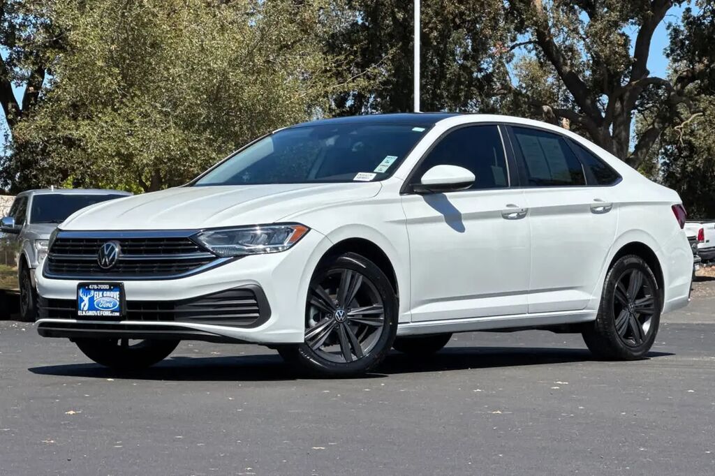 2024 Volkswagen Jetta SE — photo 1 of 13