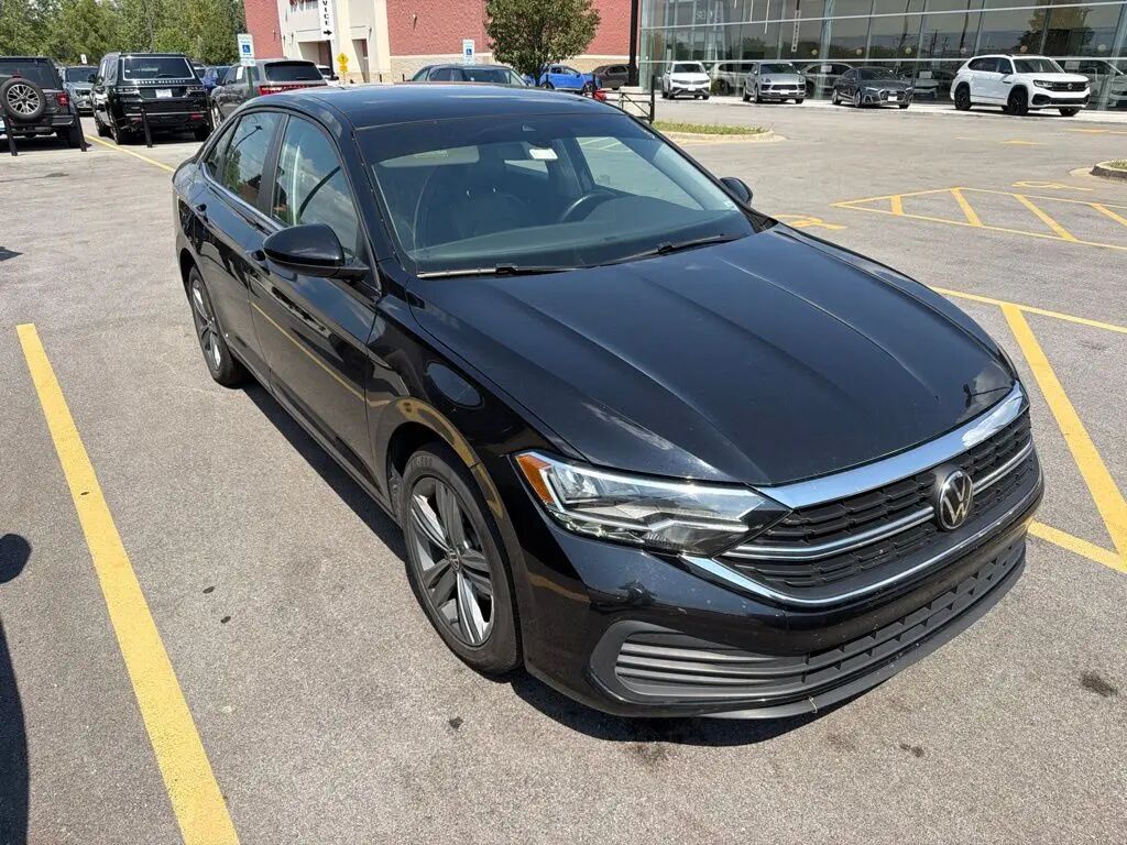 2024 Volkswagen Jetta SE — photo 1 of 34