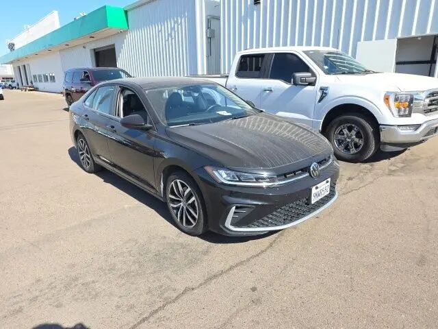 2025 Volkswagen Jetta SE — photo 1 of 40
