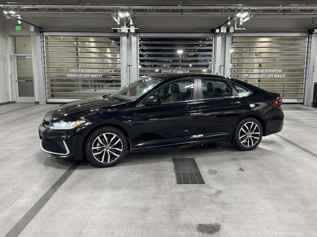 2025 Volkswagen Jetta SE — photo 1 of 13