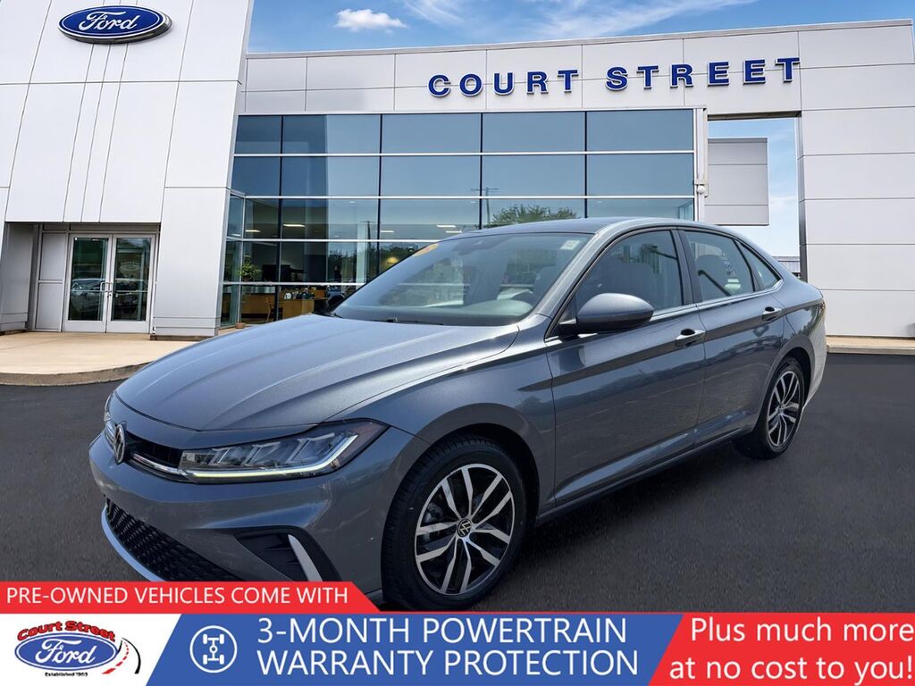2025 Volkswagen Jetta SE — photo 1 of 15