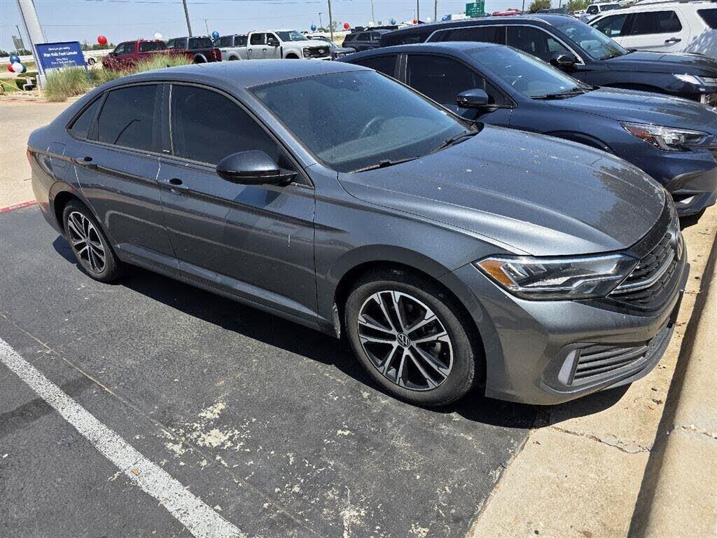 2024 Volkswagen Jetta Sport — photo 1 of 2
