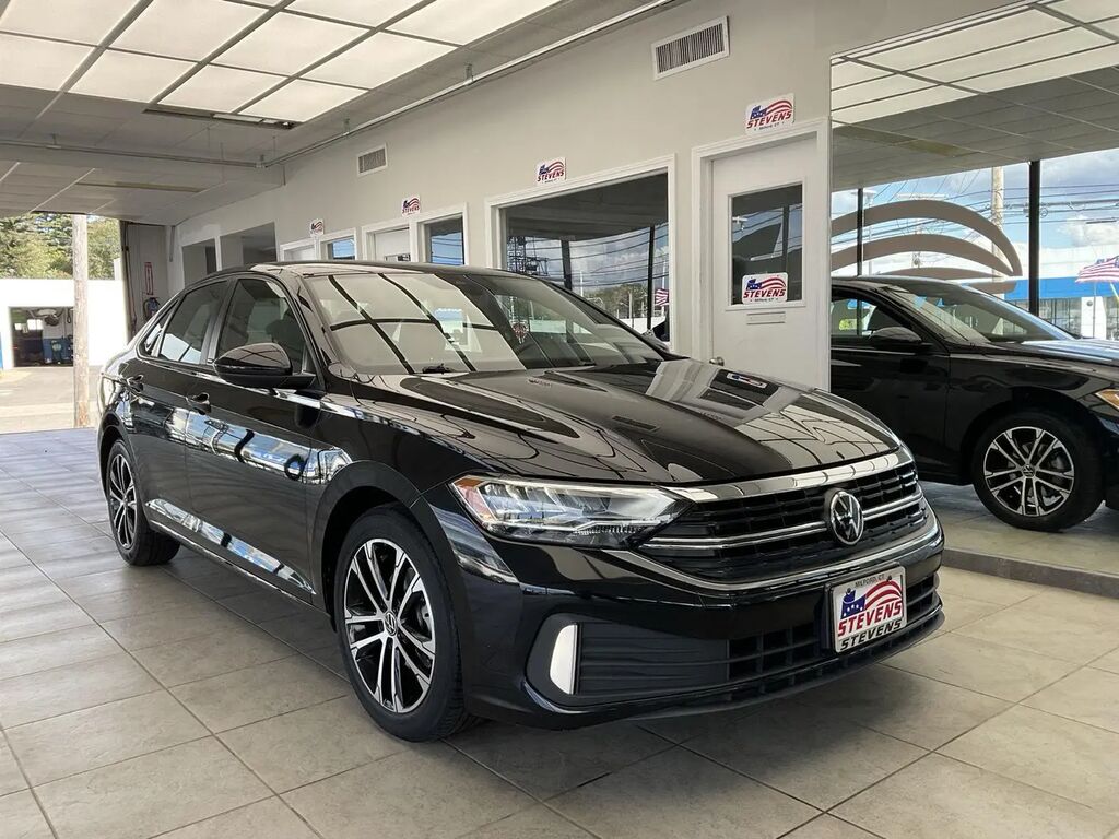 2023 Volkswagen Jetta Sport — photo 1 of 13