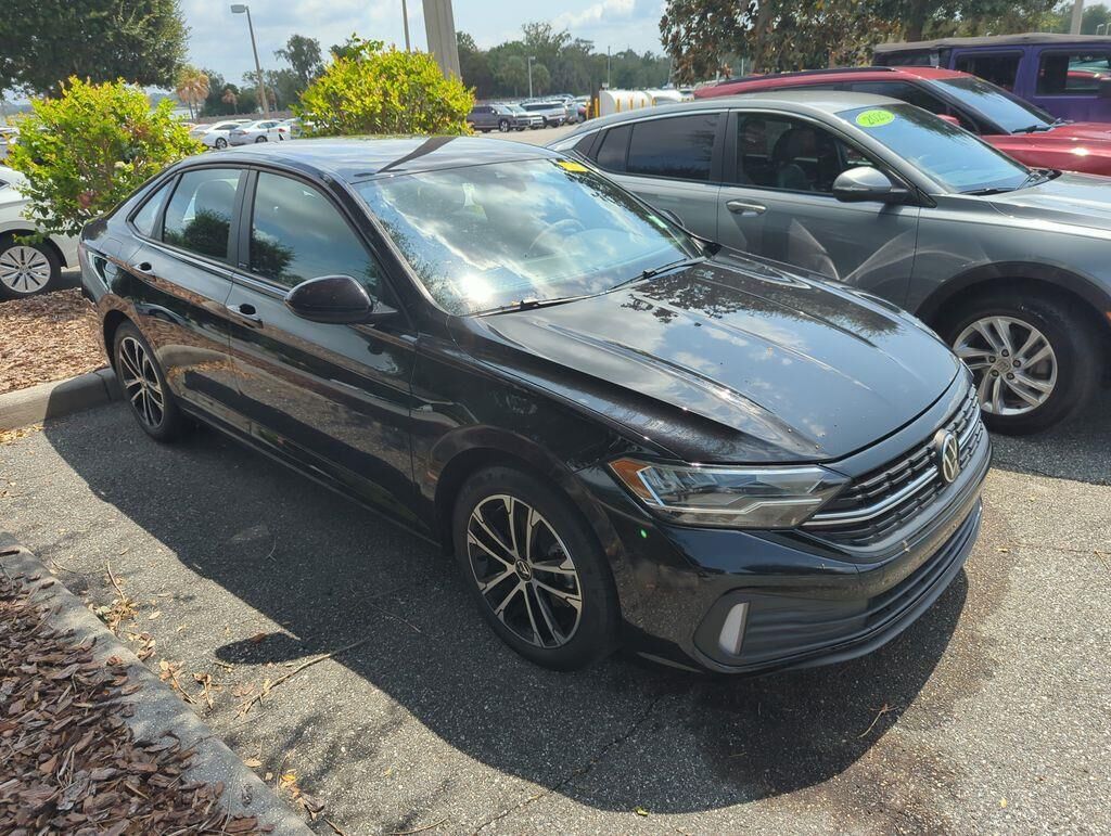 2024 Volkswagen Jetta Sport — photo 1 of 16