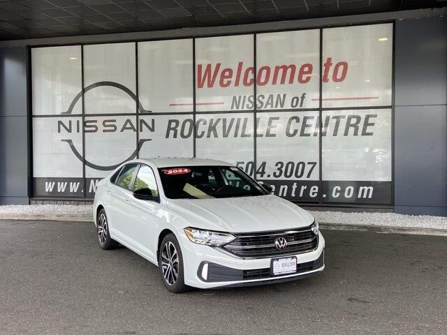 2024 Volkswagen Jetta Sport — photo 1 of 13