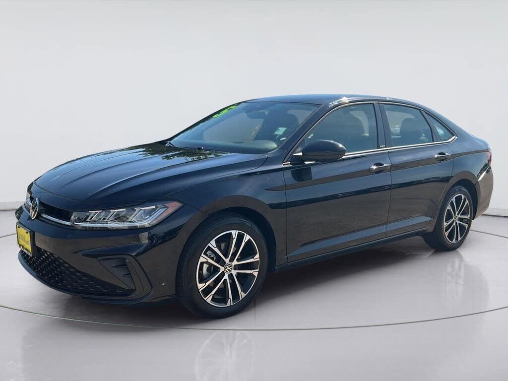 2025 Volkswagen Jetta Sport — photo 1 of 6