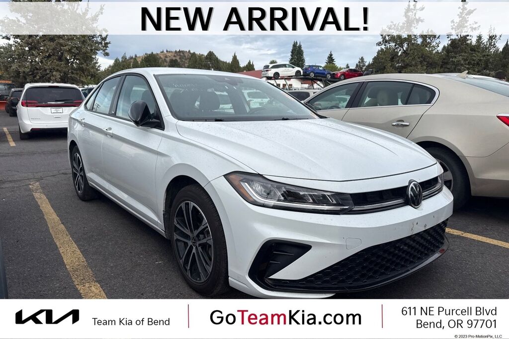 2025 Volkswagen Jetta 1.5T Sport — photo 1 of 4