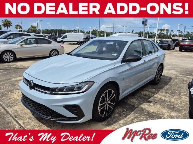 2025 Volkswagen Jetta Sport — photo 1 of 13