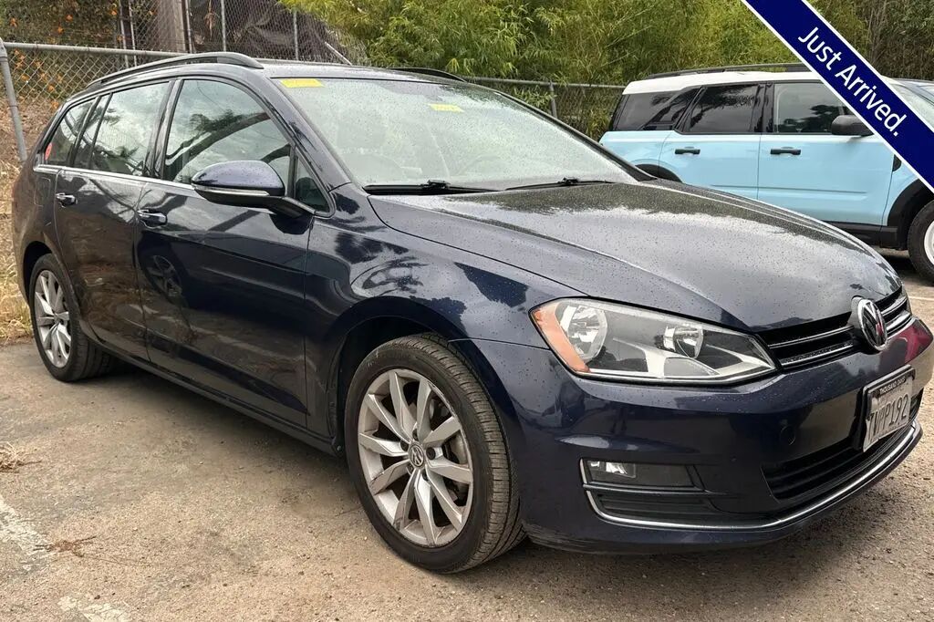2017 Volkswagen Golf SportWagen TSI SE — photo 1 of 7