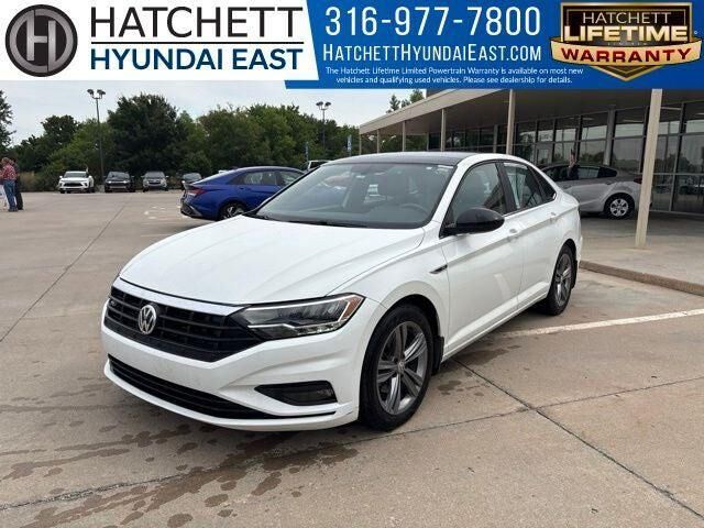2020 Volkswagen Jetta R-Line — photo 1 of 8