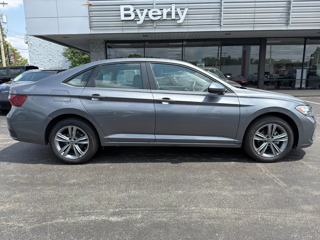 2024 Volkswagen Jetta SE — photo 1 of 15