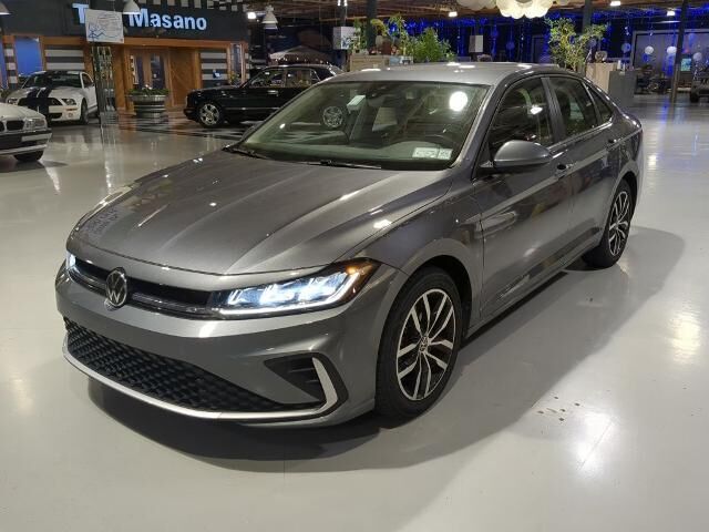 2025 Volkswagen Jetta SE — photo 1 of 14