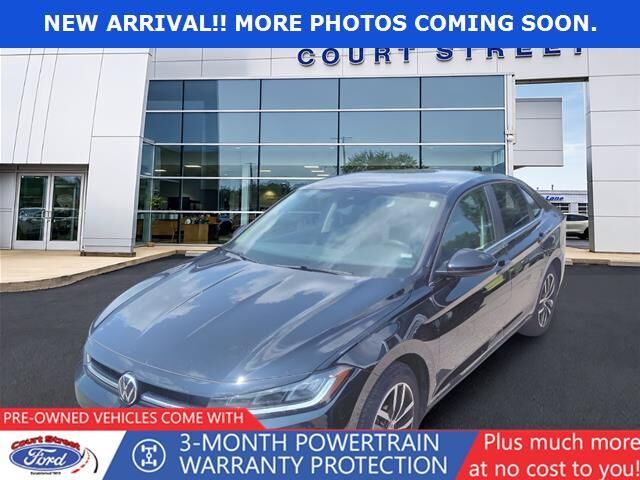 2025 Volkswagen Jetta SE — photo 1 of 1