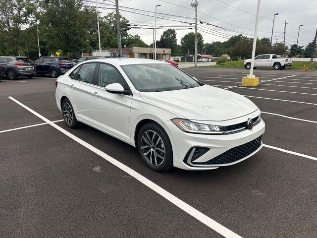 2025 Volkswagen Jetta SE — photo 1 of 8