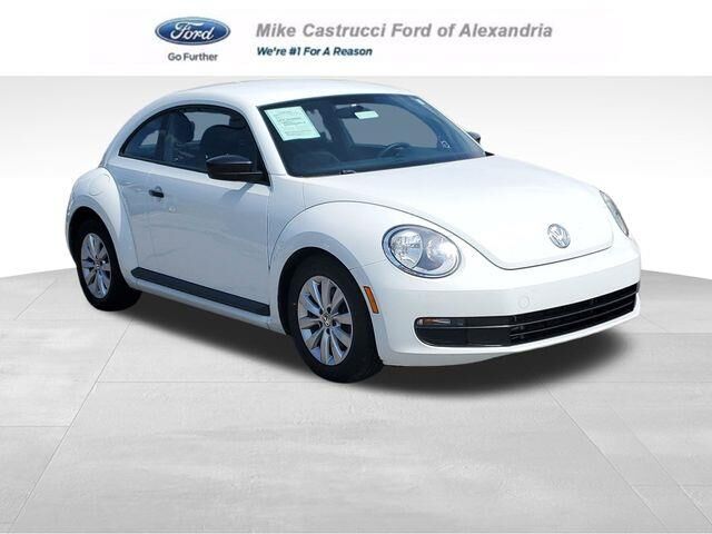 2015 Volkswagen Beetle 1.8T Classic PZEV — photo 1 of 13