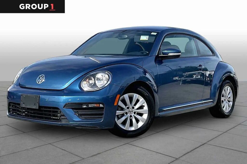 2019 Volkswagen Beetle 2.0T S — photo 1 of 13