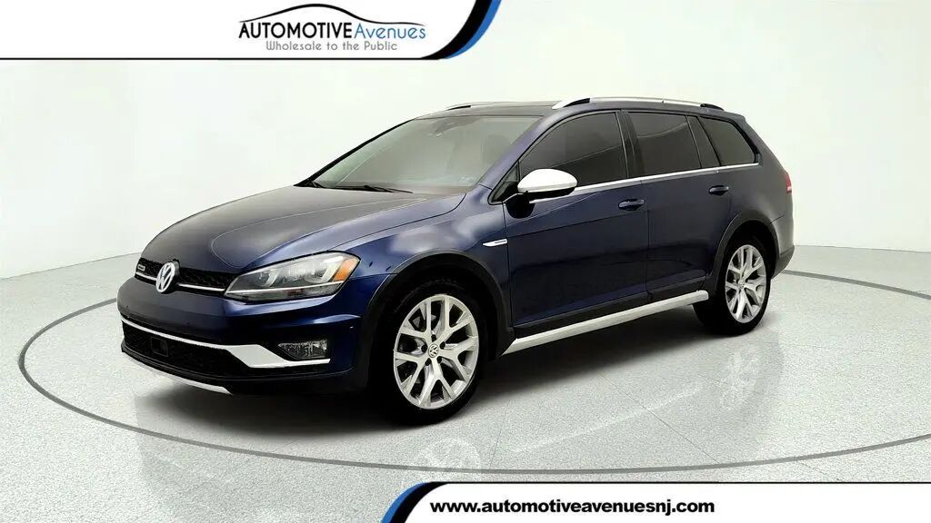 2017 Volkswagen Golf Alltrack TSI S 4Motion — photo 1 of 13