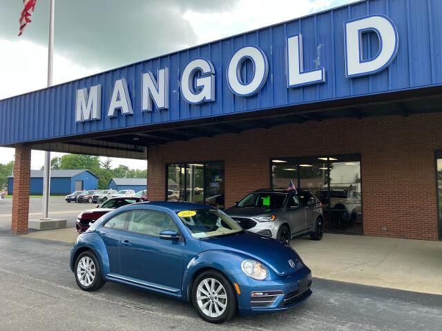2017 Volkswagen Beetle 1.8T SE — photo 1 of 13