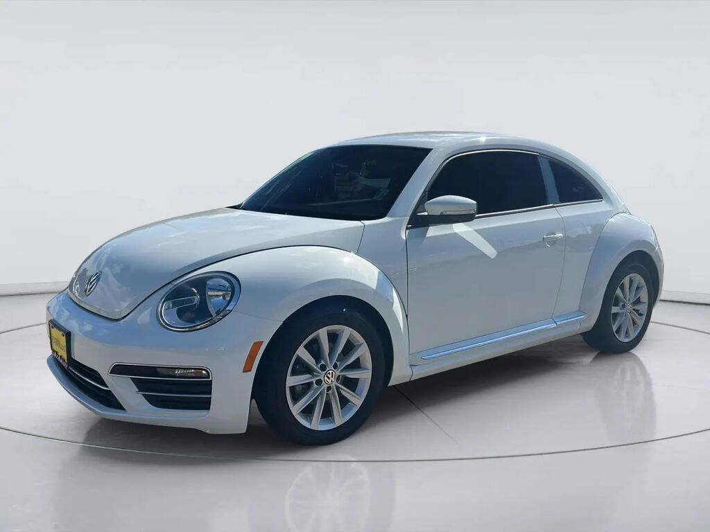 2017 Volkswagen Beetle 1.8T SE — photo 1 of 13