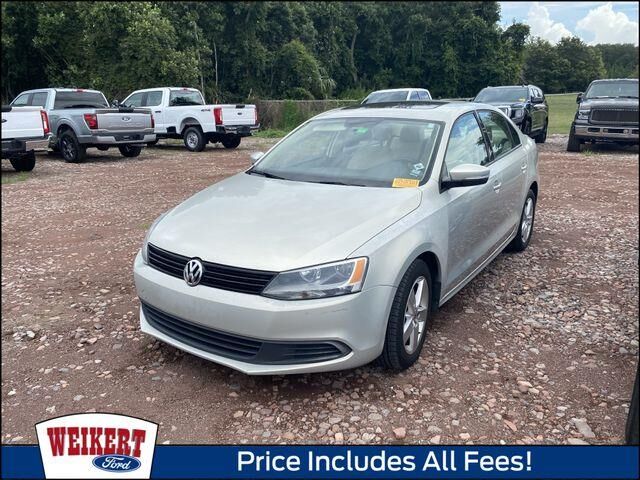 2011 Volkswagen Jetta TDI — photo 1 of 6