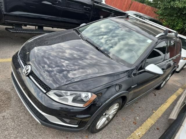 2017 Volkswagen Golf Alltrack TSI S 4Motion — photo 1 of 24