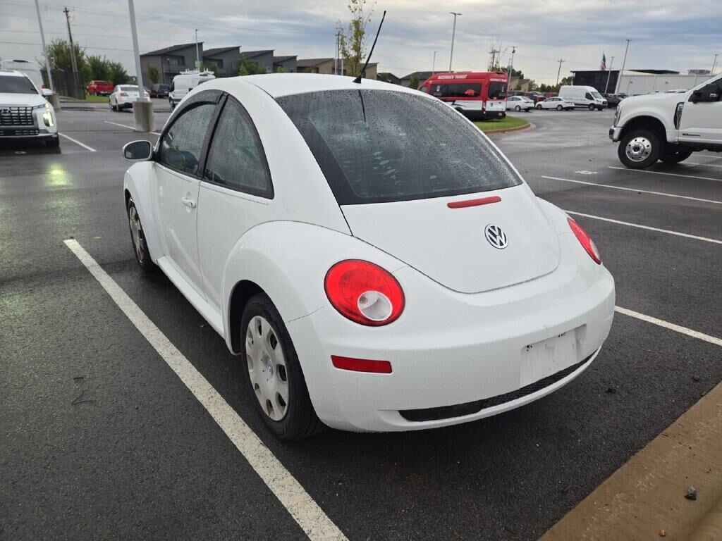 2010 Volkswagen New Beetle Red Rock Edition — photo 1 of 4