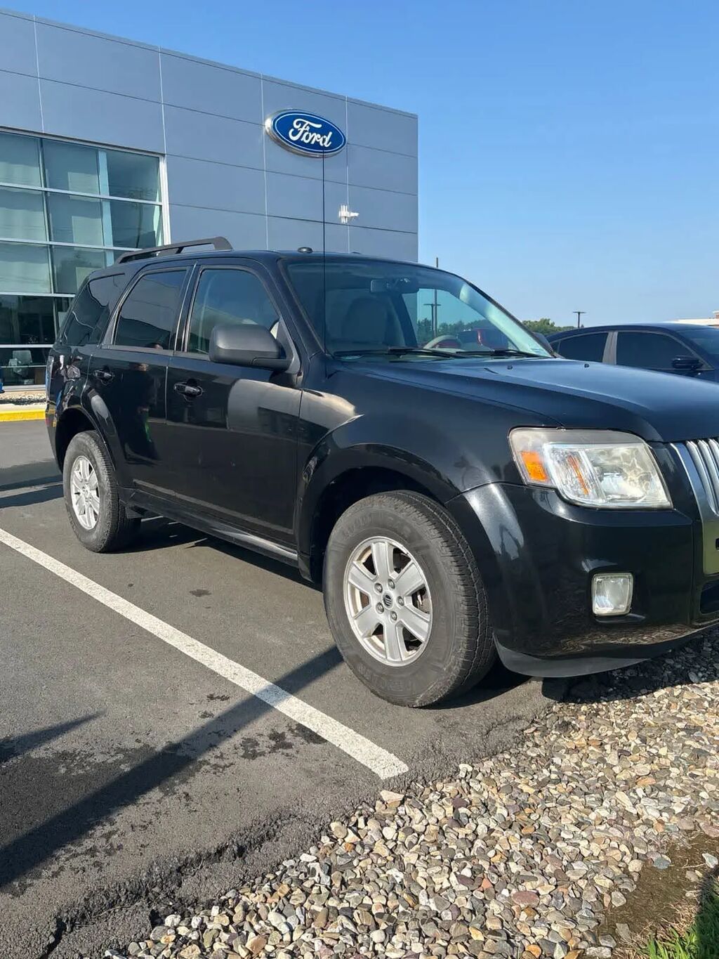 2011 Mercury Mariner V6 — photo 1 of 27
