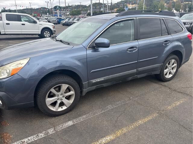 2013 Subaru Outback 2.5i Premium — photo 1 of 6