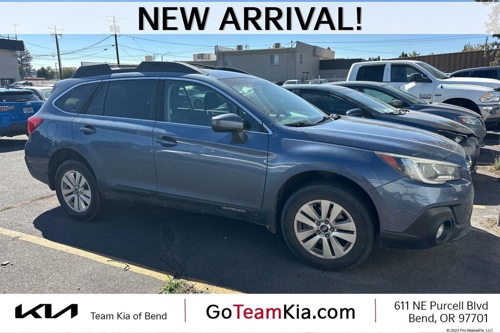 2018 Subaru Outback 2.5i Premium — photo 1 of 3