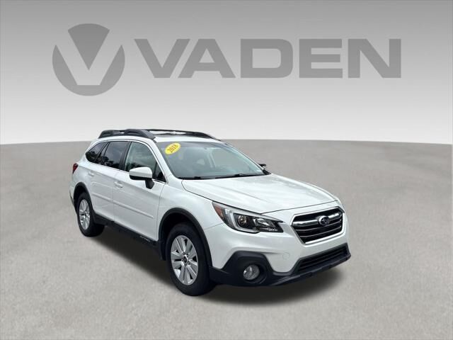 2018 Subaru Outback 2.5i Premium — photo 1 of 13