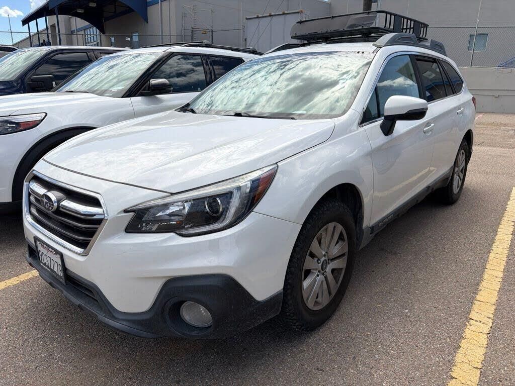 2019 Subaru Outback 2.5i Premium — photo 1 of 1