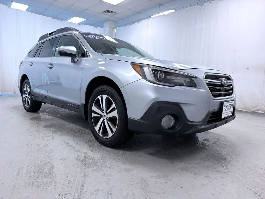 2019 Subaru Outback 2.5i Limited — photo 1 of 13