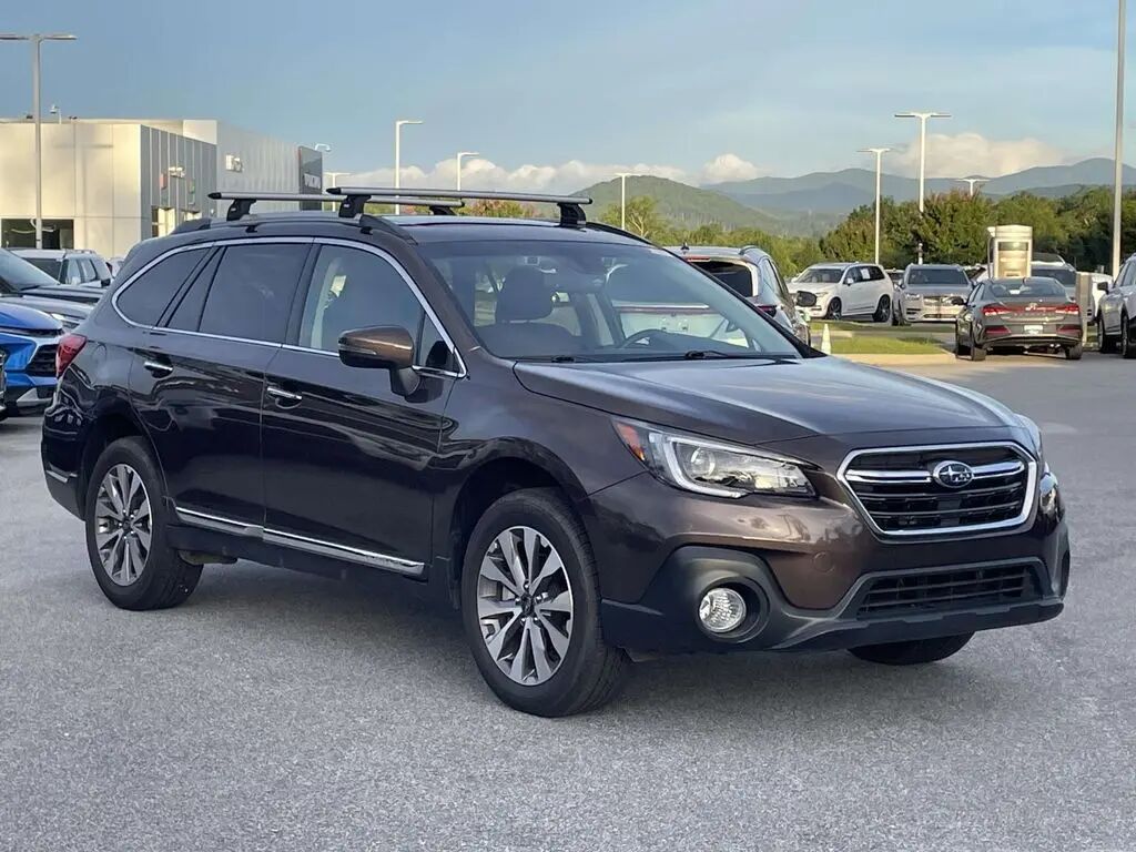 2019 Subaru Outback 2.5i Touring — photo 1 of 19