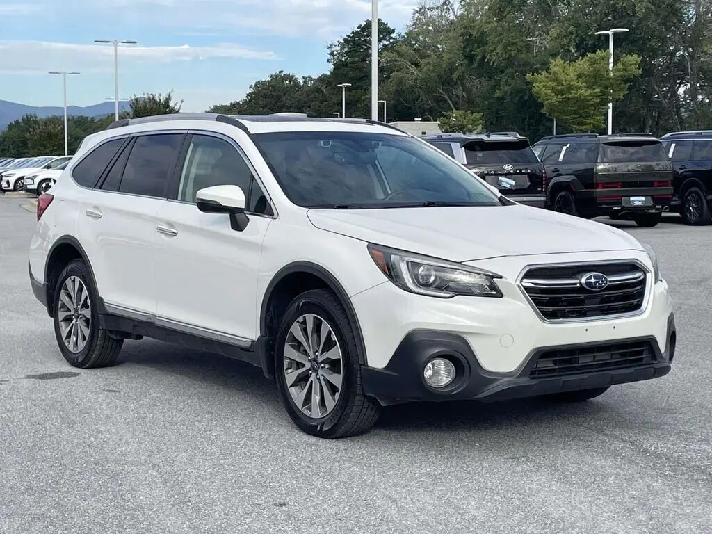 2019 Subaru Outback 3.6R Touring — photo 1 of 26