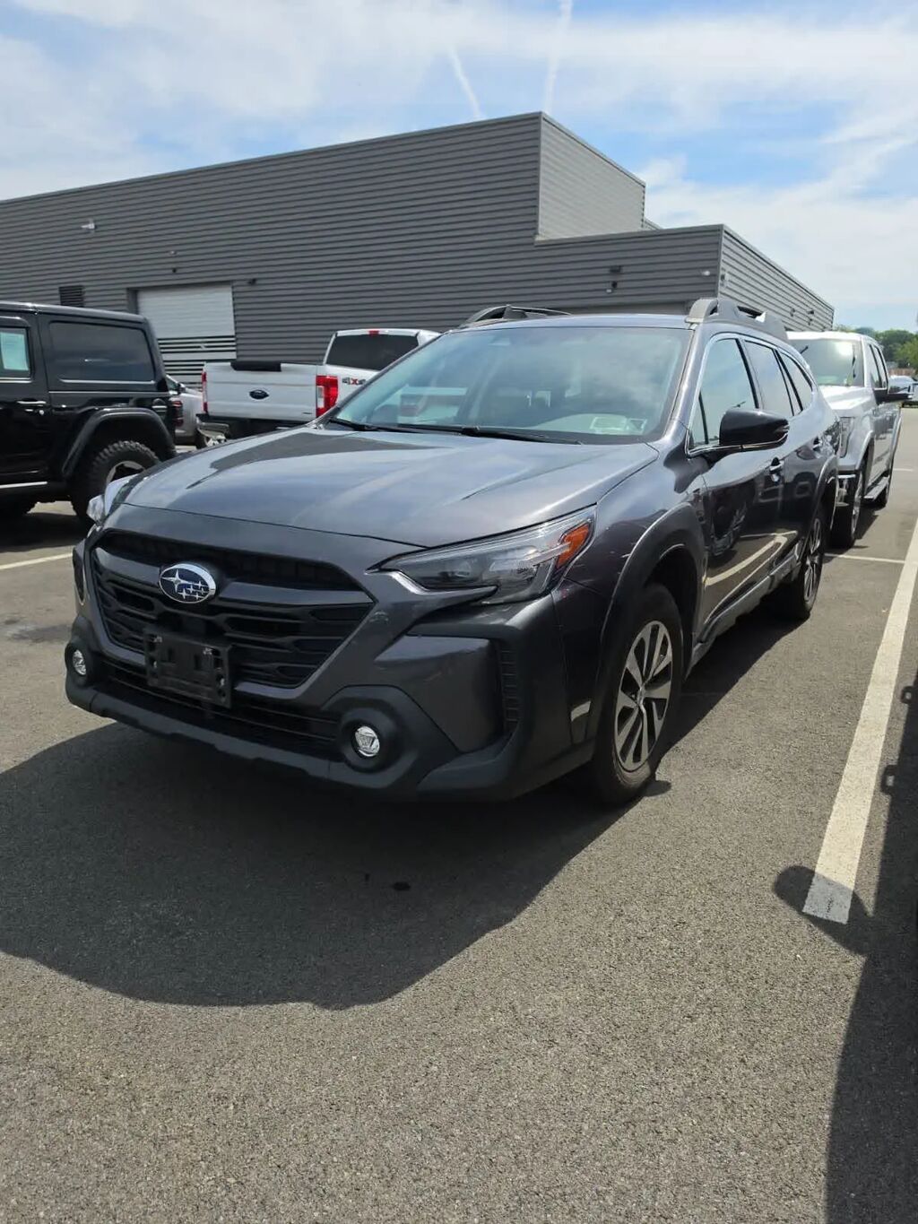 2025 Subaru Outback Premium — photo 1 of 14