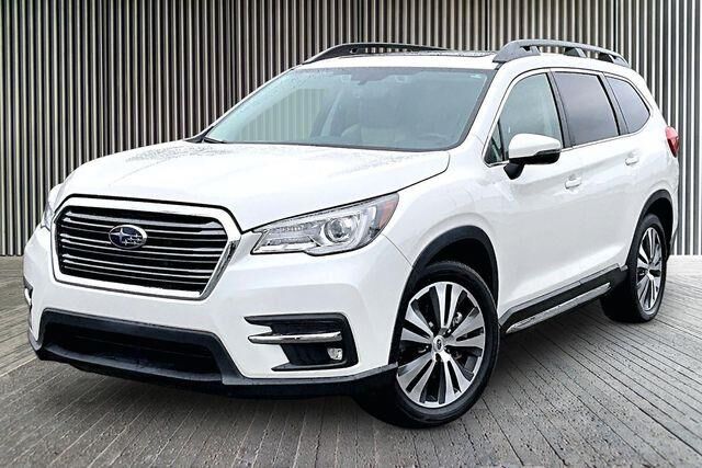 2019 Subaru Ascent Limited 7-Passenger — photo 1 of 13