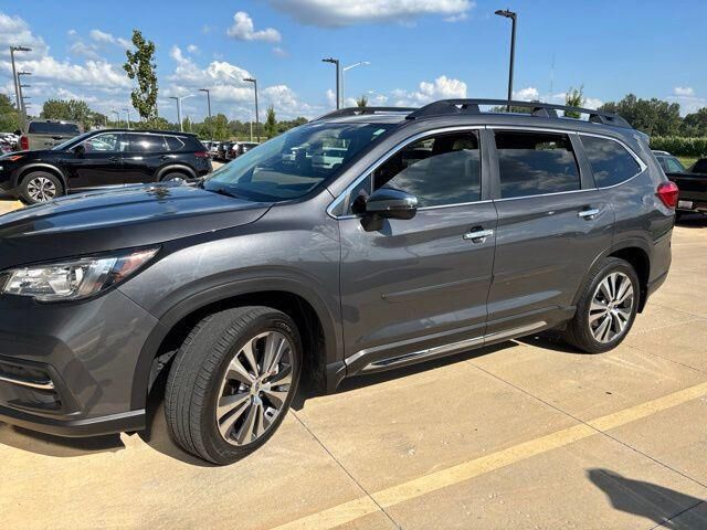2022 Subaru Ascent Touring — photo 1 of 4
