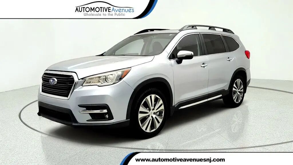 2022 Subaru Ascent Touring — photo 1 of 8