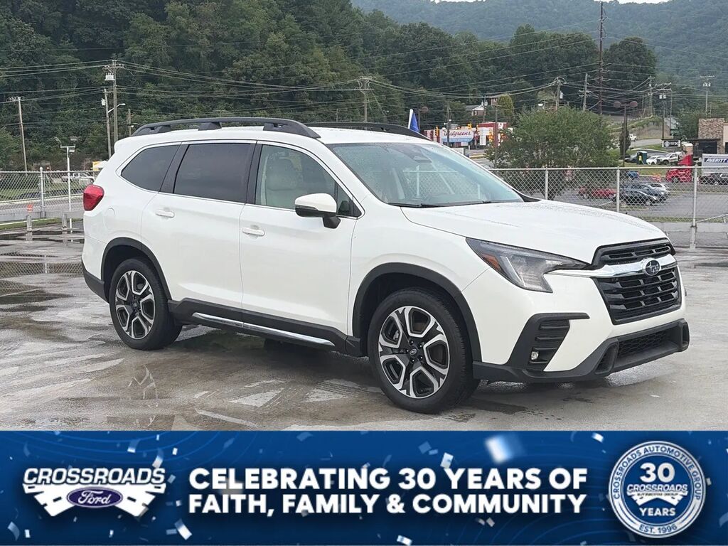 2023 Subaru Ascent Limited 7-Passenger — photo 1 of 14