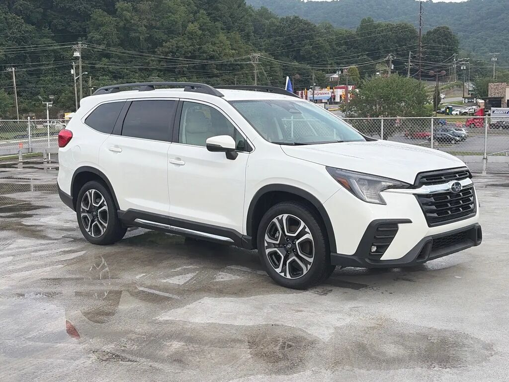 2023 Subaru Ascent Limited 7-Passenger — photo 1 of 13