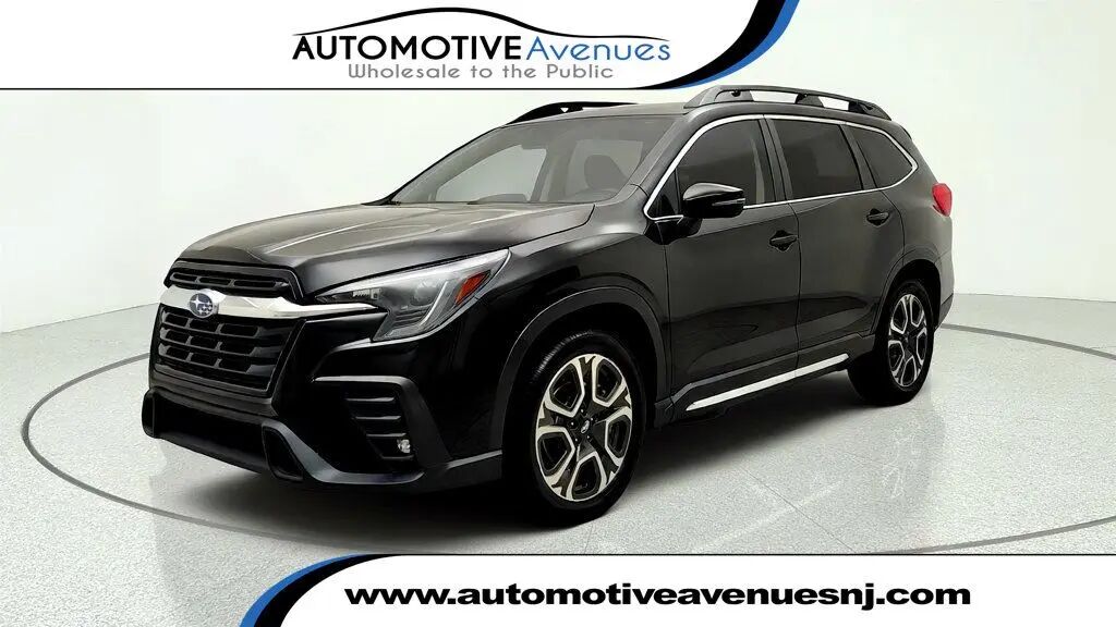 2023 Subaru Ascent Limited 7-Passenger — photo 1 of 26
