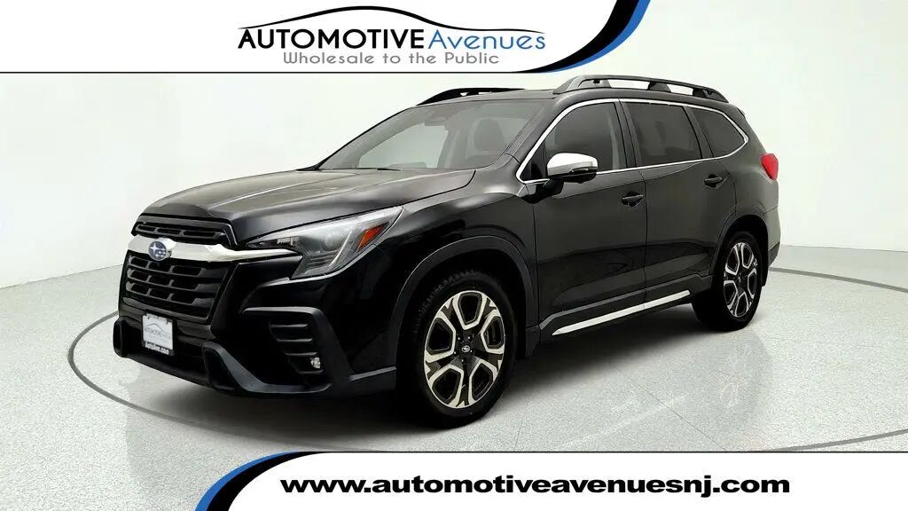 2023 Subaru Ascent Limited 7-Passenger — photo 1 of 26
