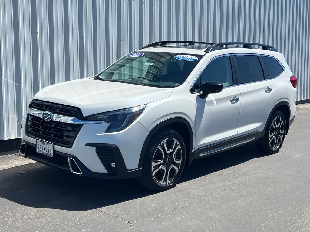 2025 Subaru Ascent Touring — photo 1 of 13