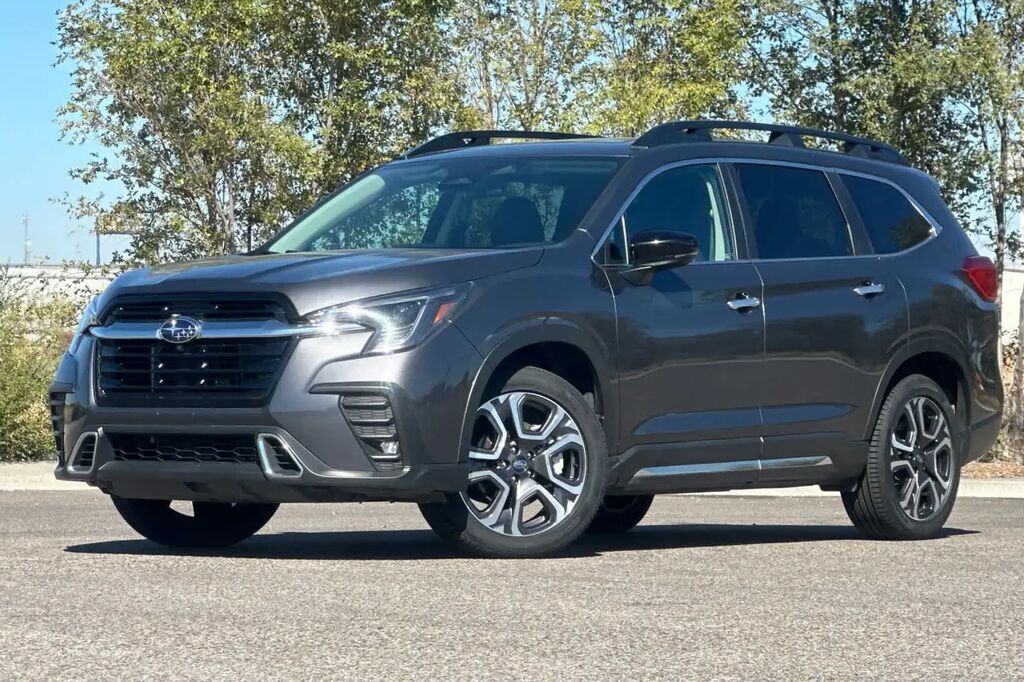 2024 Subaru Ascent Touring — photo 1 of 13
