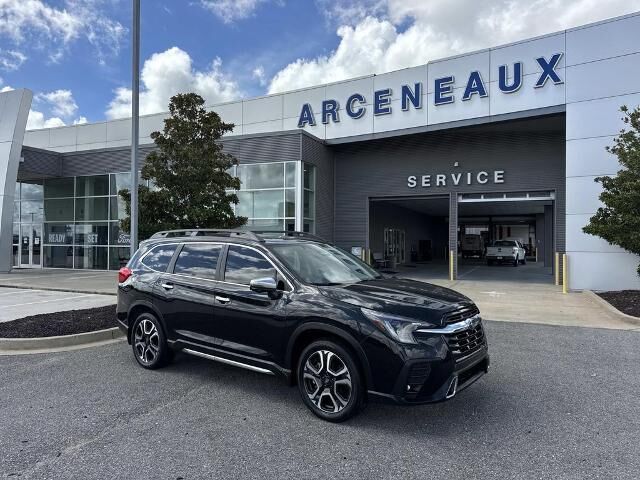 2023 Subaru Ascent Touring — photo 1 of 13