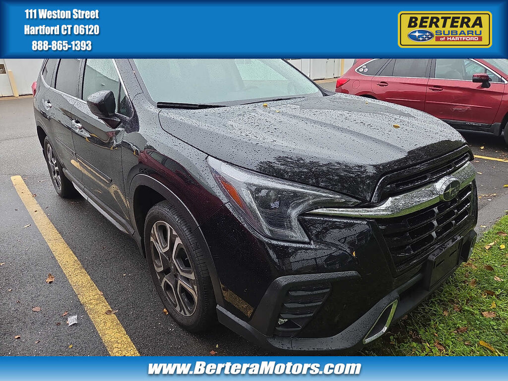 2024 Subaru Ascent Touring — photo 1 of 9
