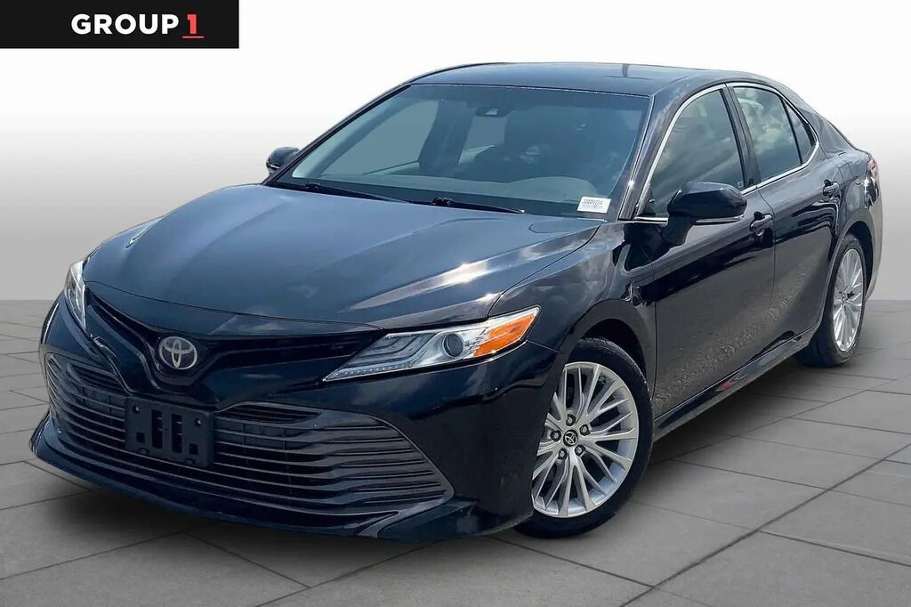 2018 Toyota Camry XLE — photo 1 of 12