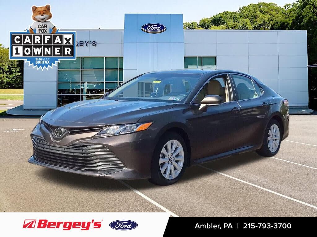 2018 Toyota Camry LE — photo 1 of 1