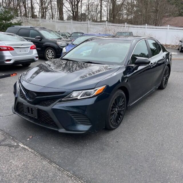 2018 Toyota Camry SE — photo 1 of 45