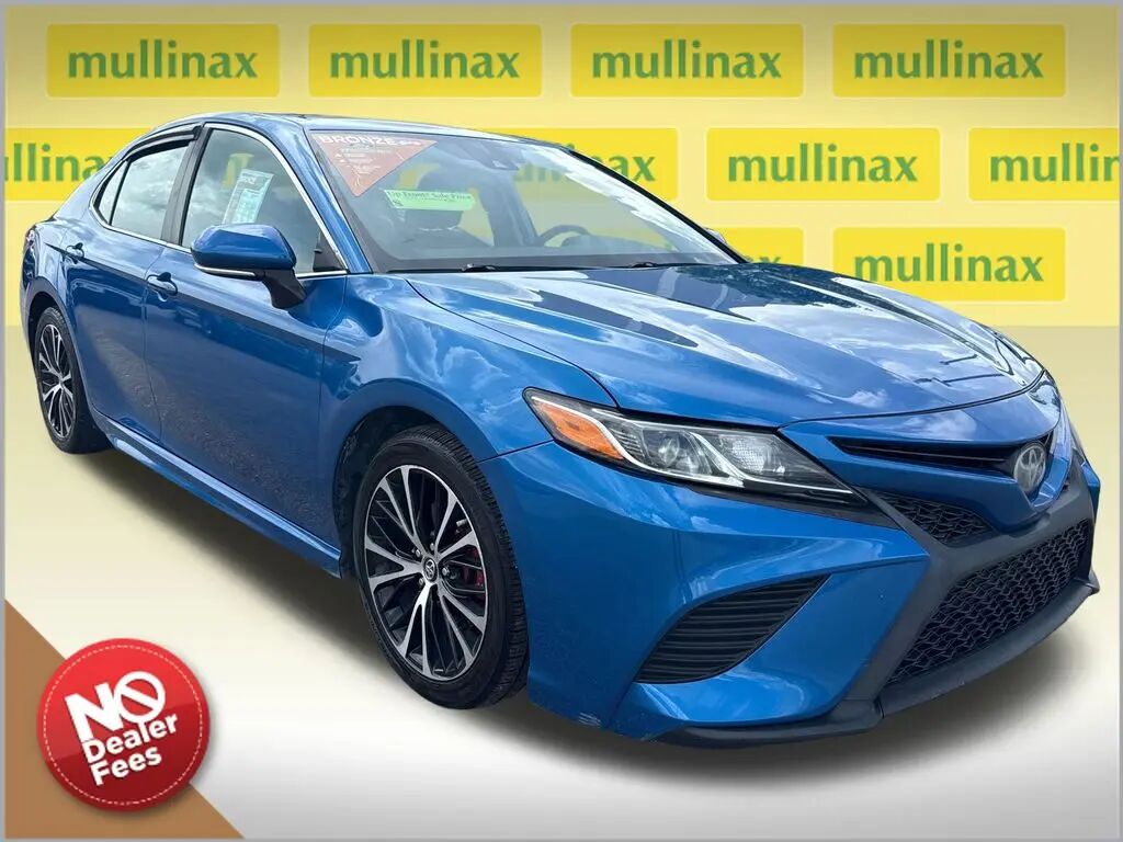 2019 Toyota Camry SE — photo 1 of 20